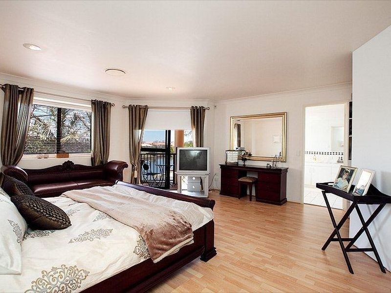Villa 6/125 Santa Cruz Boulevard, Clear Island Waters QLD 4226