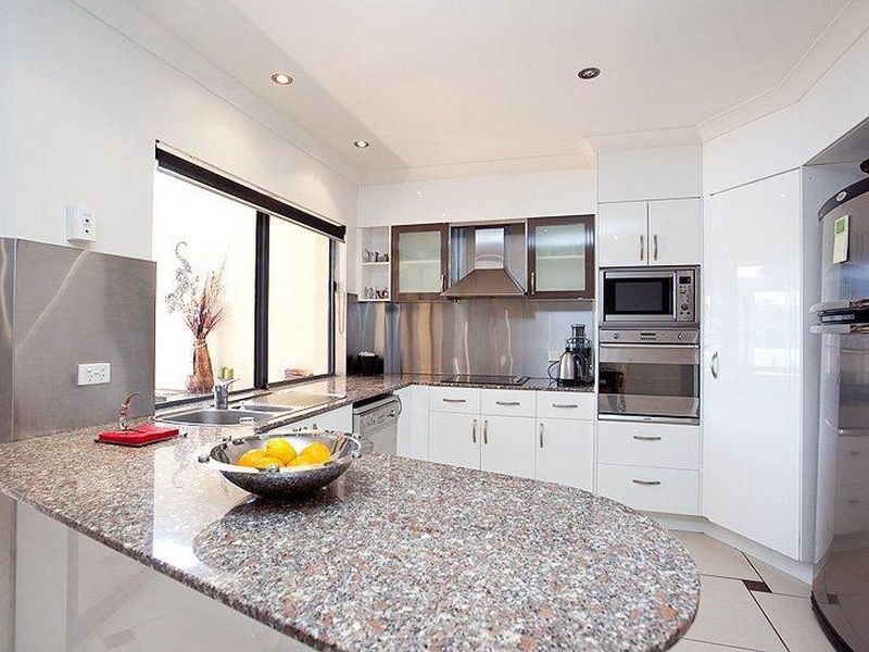 Villa 6/125 Santa Cruz Boulevard, Clear Island Waters QLD 4226