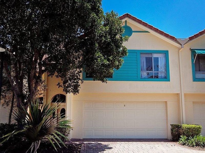 Villa 6/125 Santa Cruz Boulevard, Clear Island Waters QLD 4226