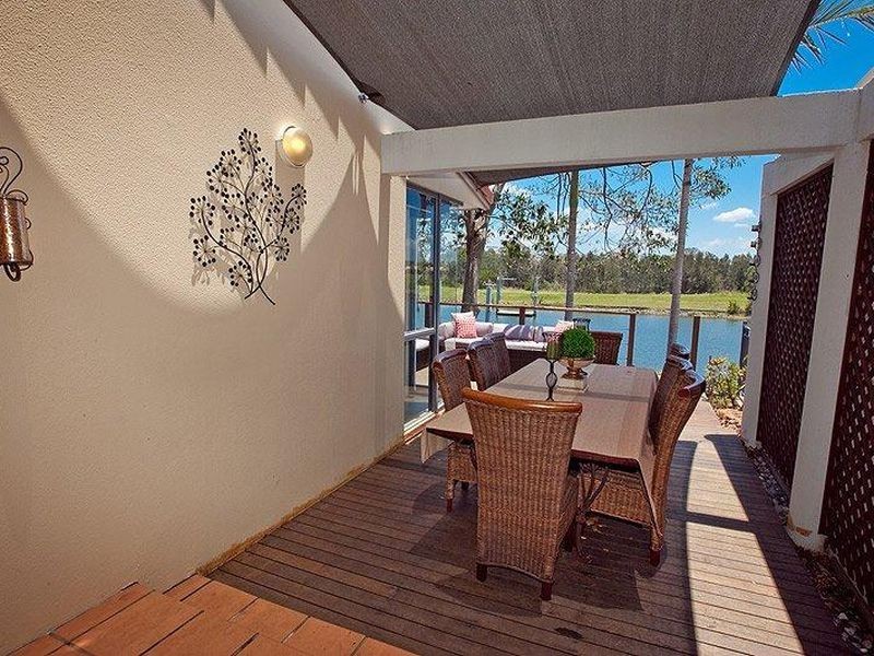 Villa 6/125 Santa Cruz Boulevard, Clear Island Waters QLD 4226