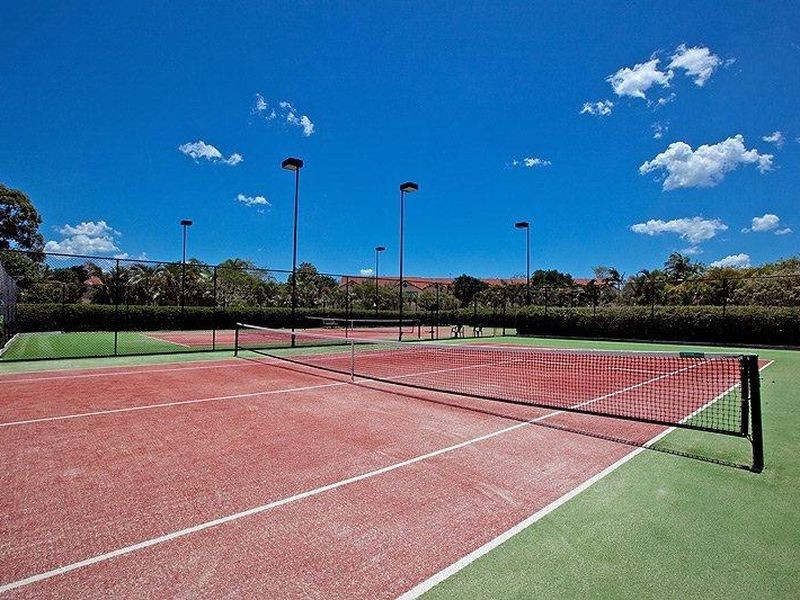 Villa 6/125 Santa Cruz Boulevard, Clear Island Waters QLD 4226