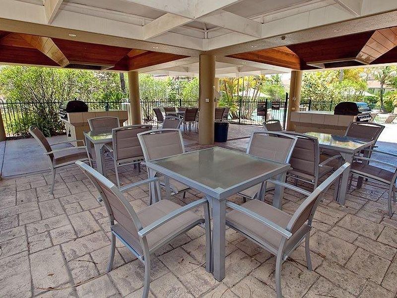 Villa 6/125 Santa Cruz Boulevard, Clear Island Waters QLD 4226
