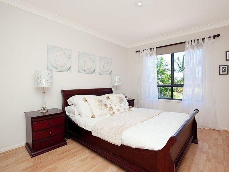 Villa 6/125 Santa Cruz Boulevard, Clear Island Waters QLD 4226