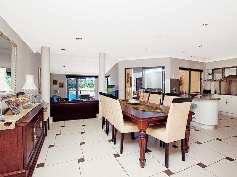 Villa 6/125 Santa Cruz Boulevard, Clear Island Waters QLD 4226