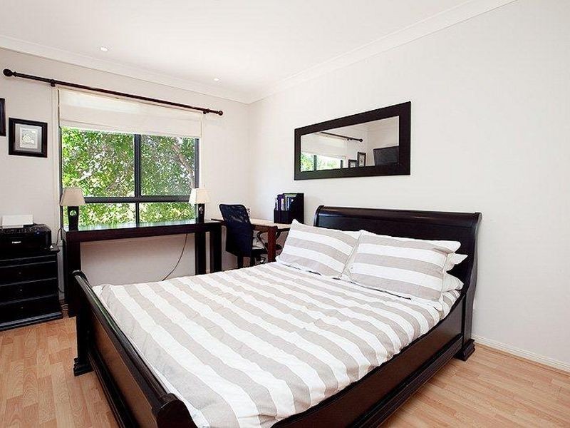Villa 6/125 Santa Cruz Boulevard, Clear Island Waters QLD 4226