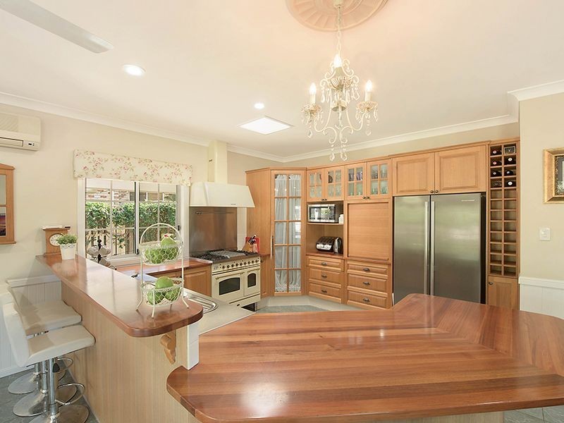 2 Ringwood Court, Robina QLD 4226