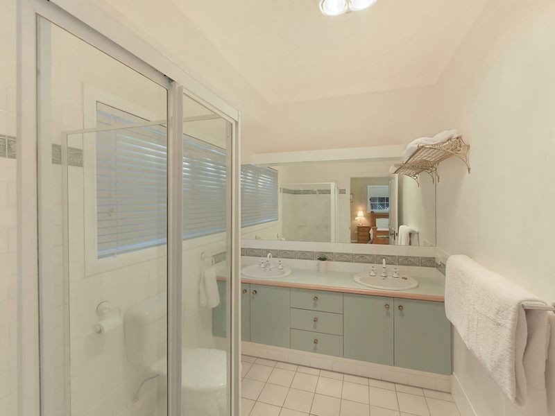 2 Ringwood Court, Robina QLD 4226