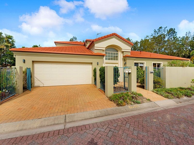 2 Sternway Place, Clear Island Waters QLD 4226
