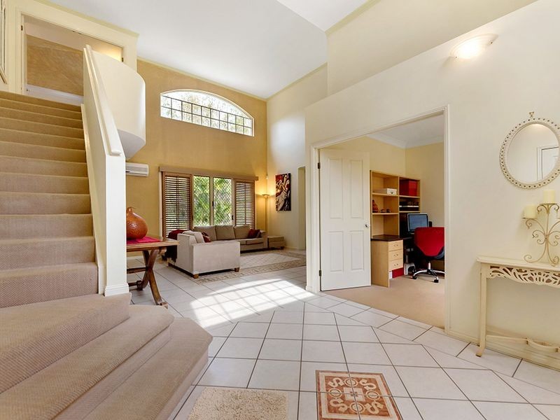 2 Sternway Place, Clear Island Waters QLD 4226