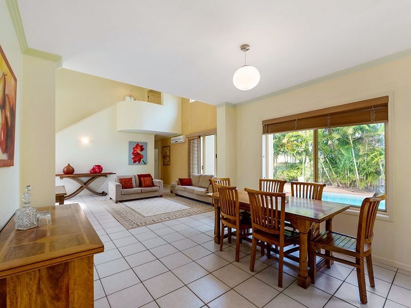 2 Sternway Place, Clear Island Waters QLD 4226