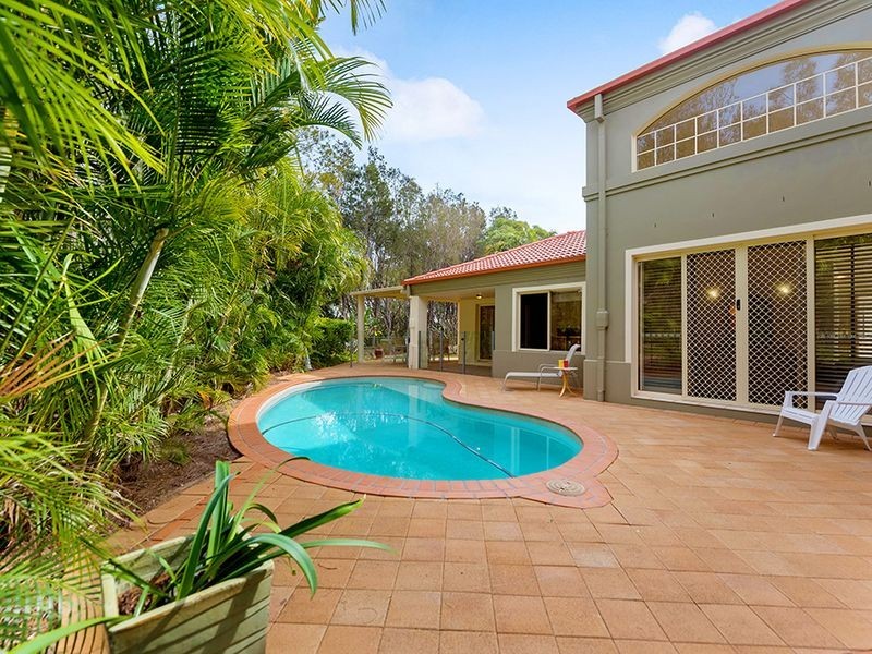 2 Sternway Place, Clear Island Waters QLD 4226