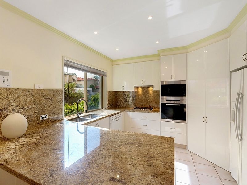 2 Sternway Place, Clear Island Waters QLD 4226