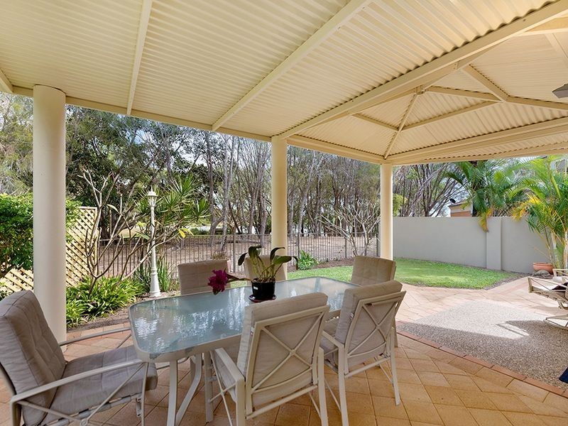 2 Sternway Place, Clear Island Waters QLD 4226