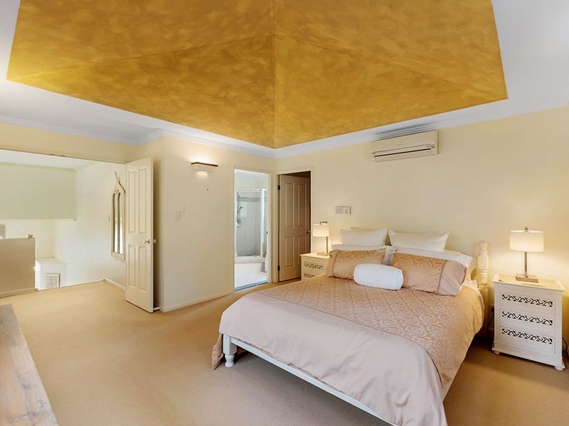 2 Sternway Place, Clear Island Waters QLD 4226