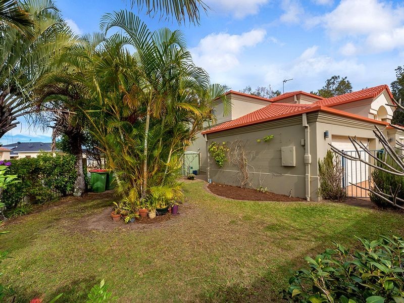 2 Sternway Place, Clear Island Waters QLD 4226