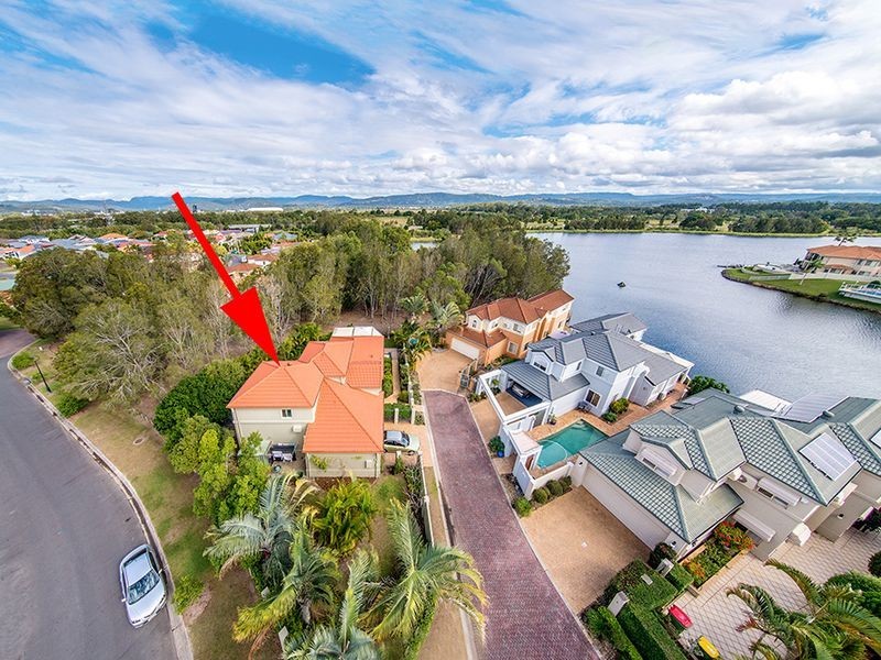 2 Sternway Place, Clear Island Waters QLD 4226