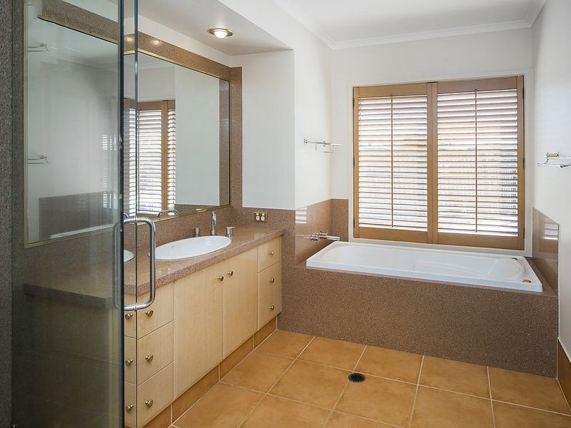 10 Newport Drive, Robina QLD 4226