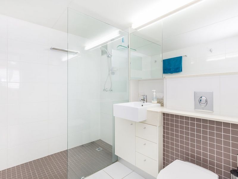 111/32 Riverview Parade, Surfers Paradise QLD 4217