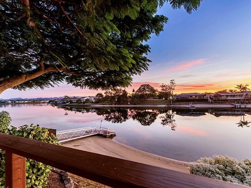 32 Arcadia Drive, Mermaid Waters QLD 4218