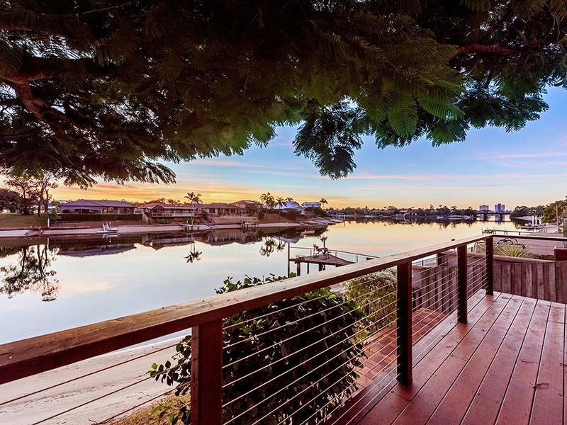 32 Arcadia Drive, Mermaid Waters QLD 4218