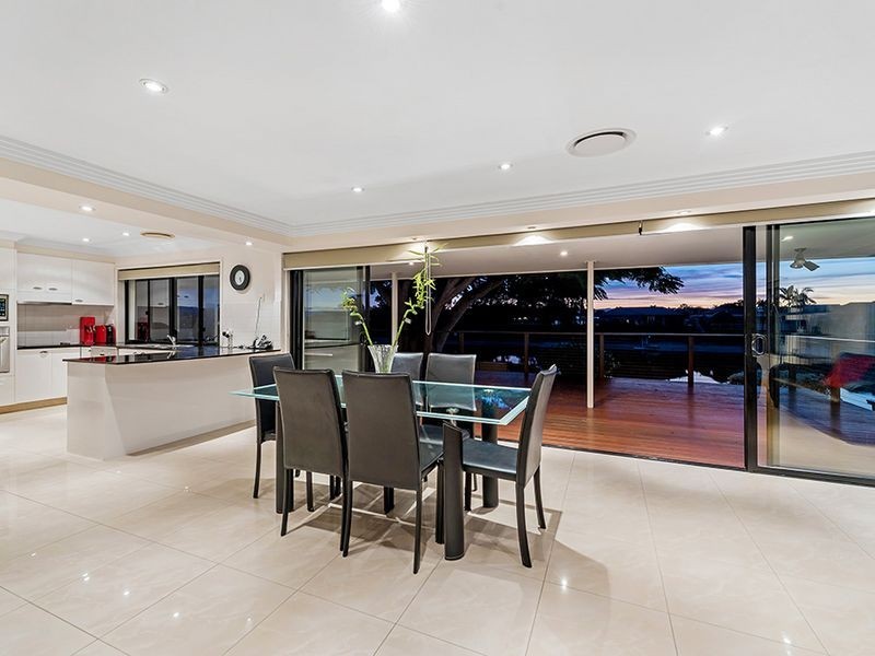 32 Arcadia Drive, Mermaid Waters QLD 4218