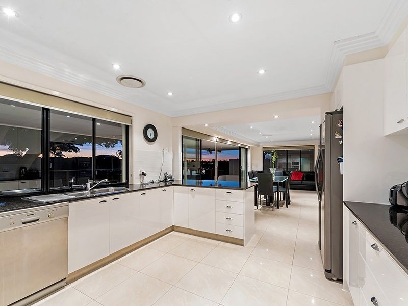 32 Arcadia Drive, Mermaid Waters QLD 4218