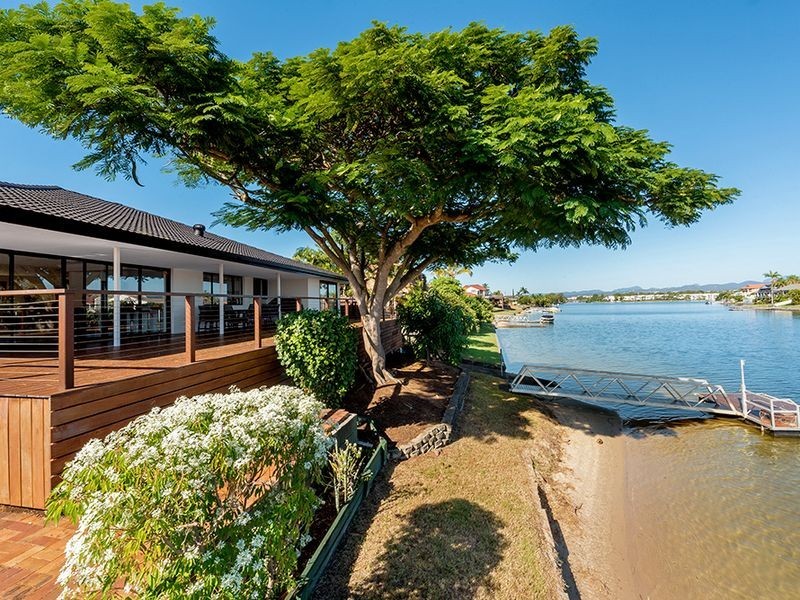 32 Arcadia Drive, Mermaid Waters QLD 4218