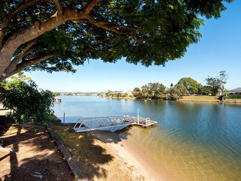 32 Arcadia Drive, Mermaid Waters QLD 4218