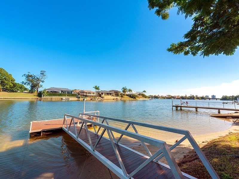 32 Arcadia Drive, Mermaid Waters QLD 4218