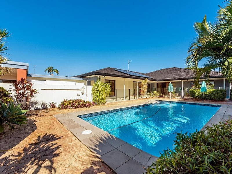 32 Arcadia Drive, Mermaid Waters QLD 4218