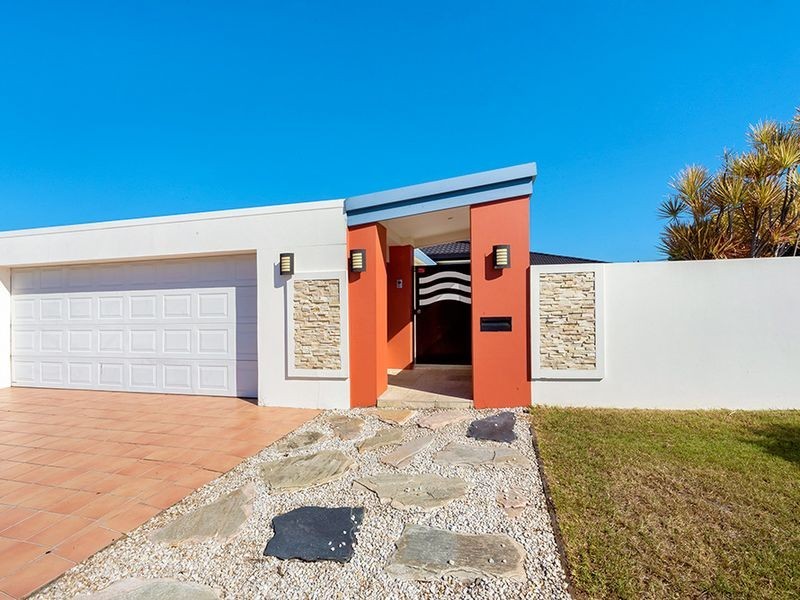 32 Arcadia Drive, Mermaid Waters QLD 4218