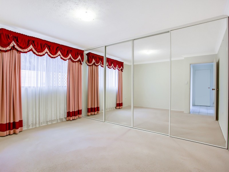 5 Kevin Court, Miami QLD 4220