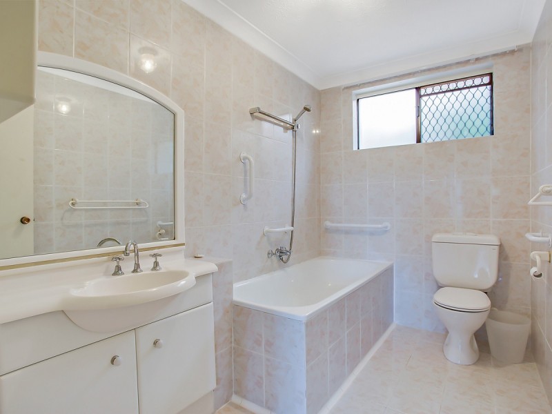 5 Kevin Court, Miami QLD 4220