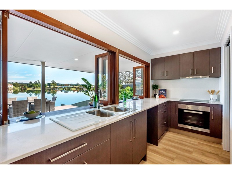 39 Ironbark Street, Elanora QLD 4221