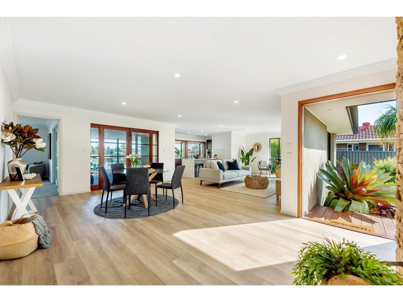 39 Ironbark Street, Elanora QLD 4221