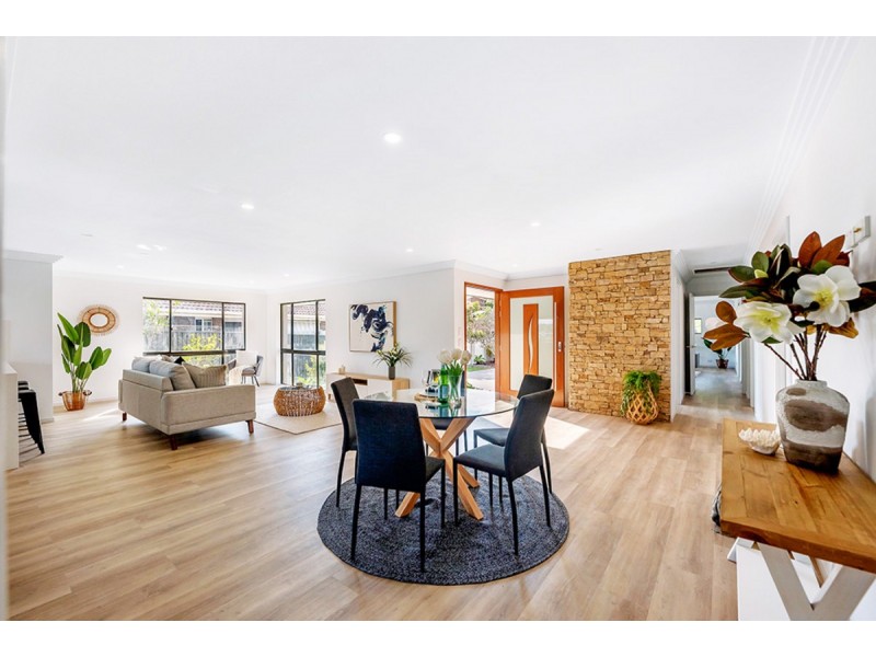 39 Ironbark Street, Elanora QLD 4221