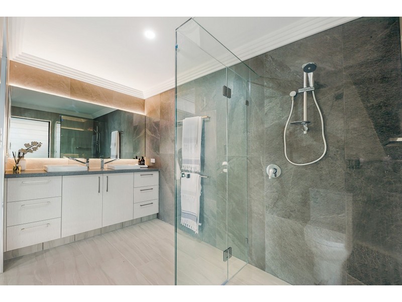 39 Ironbark Street, Elanora QLD 4221