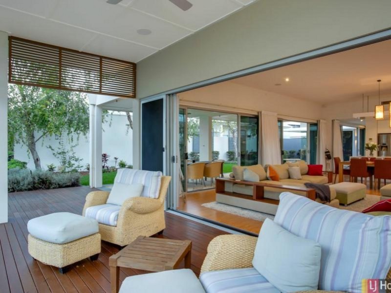 738 Peninsula Drive, Robina QLD 4226