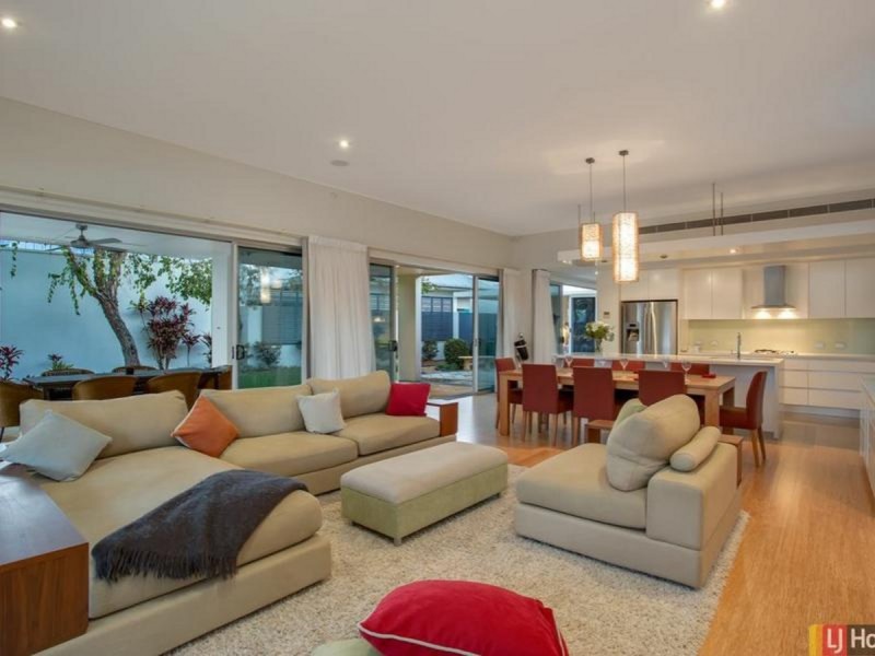 738 Peninsula Drive, Robina QLD 4226