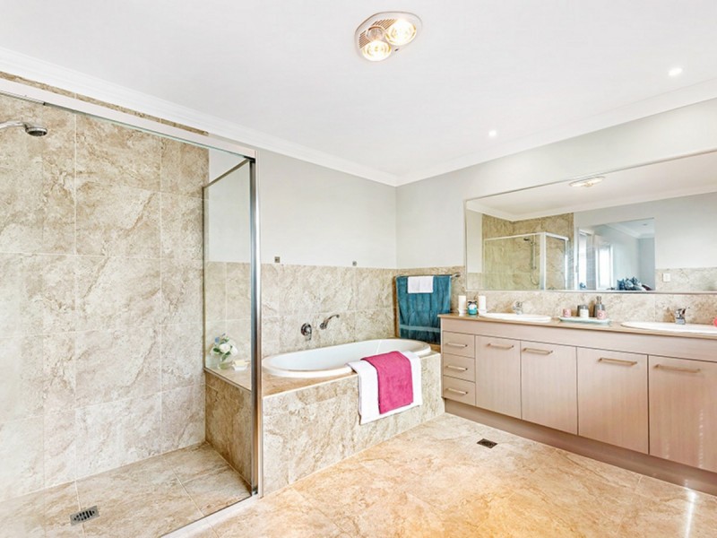 31 Tara Vista Boulevard, Highland Park QLD 4211