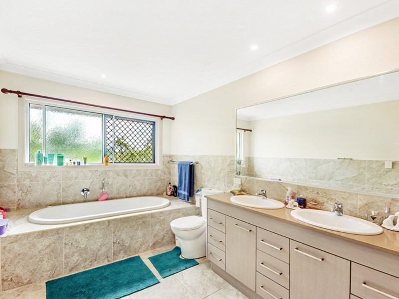 31 Tara Vista Boulevard, Highland Park QLD 4211