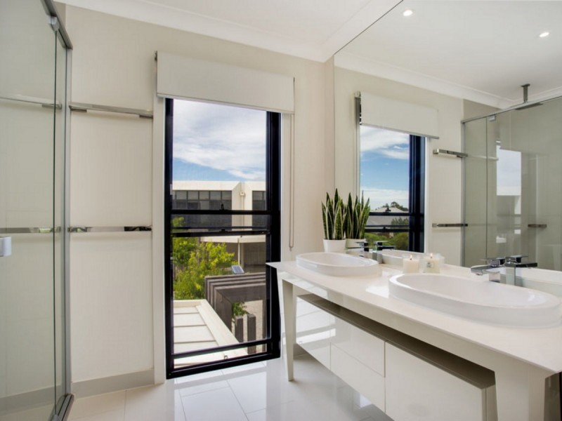 13 Peninsula Drive, Robina QLD 4226