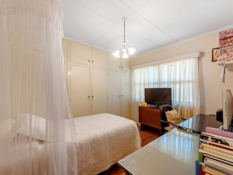 16 Cotton Street, Burleigh Heads QLD 4220