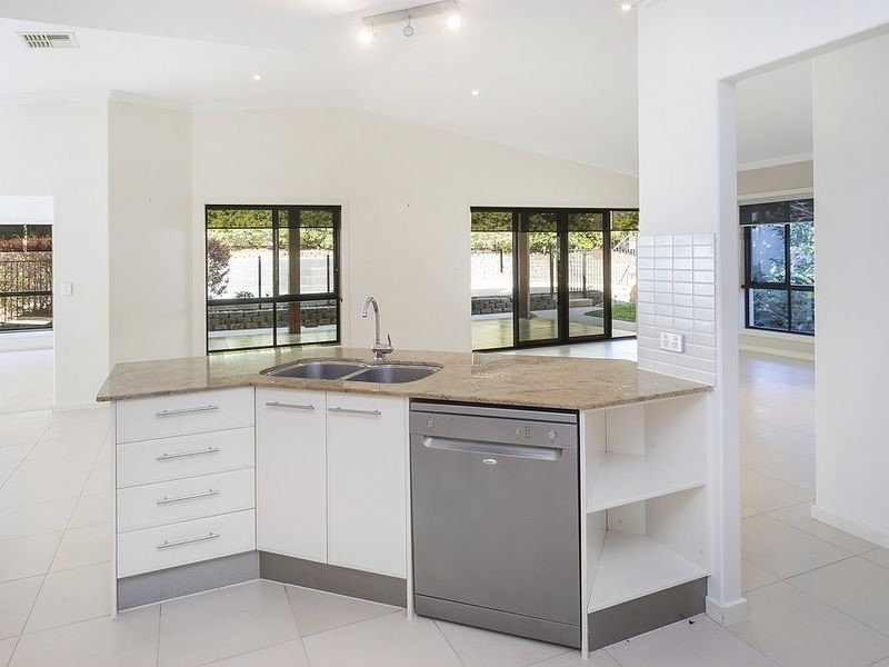 4 Corvus Way, Robina QLD 4226