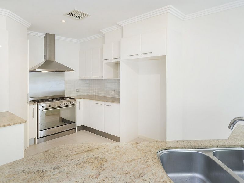 4 Corvus Way, Robina QLD 4226