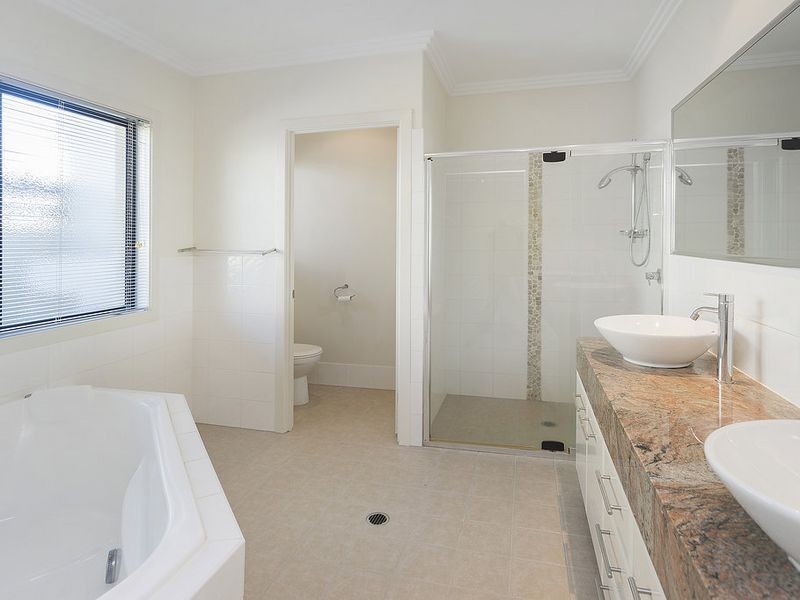 4 Corvus Way, Robina QLD 4226