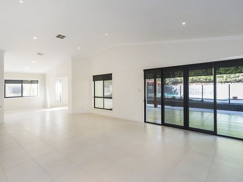 4 Corvus Way, Robina QLD 4226