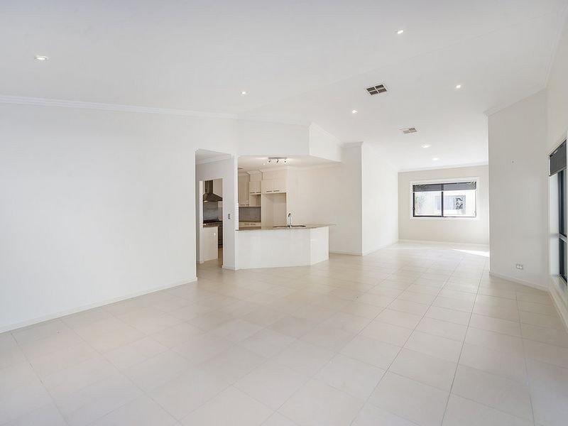 4 Corvus Way, Robina QLD 4226