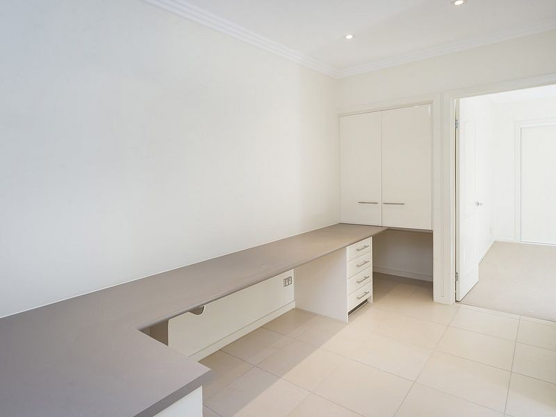 4 Corvus Way, Robina QLD 4226