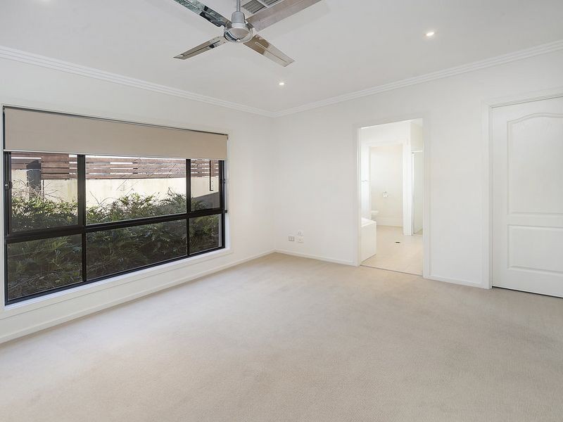 4 Corvus Way, Robina QLD 4226